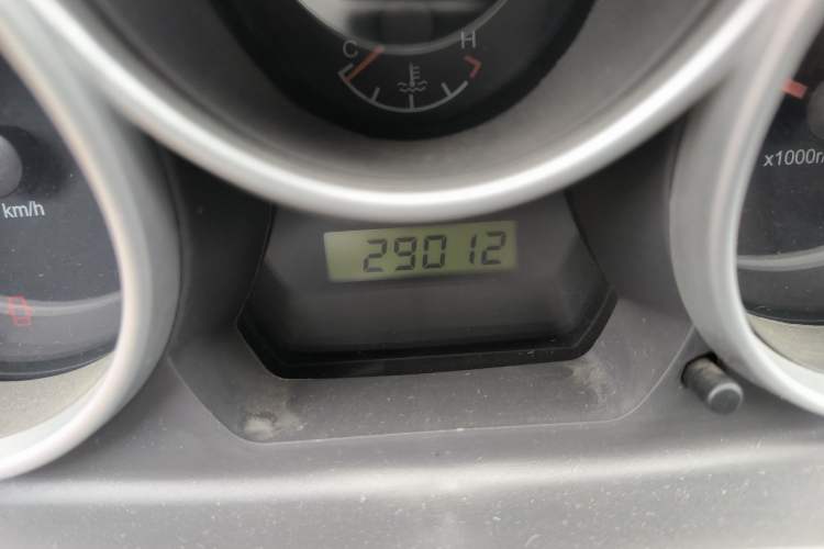 Used FAW Weizhi V2 2010 1.3L Manual Comfort Edition Odometer Close Up