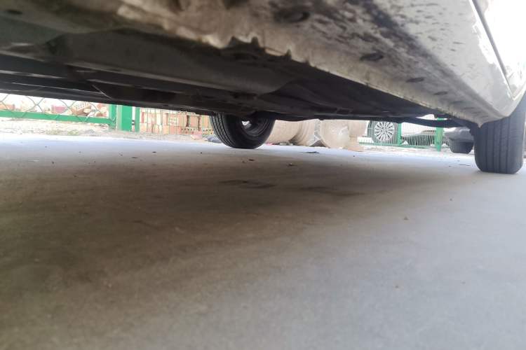 Used FAW Weizhi V2 2010 1.3L AMT Flagship Version Chassis Front Left