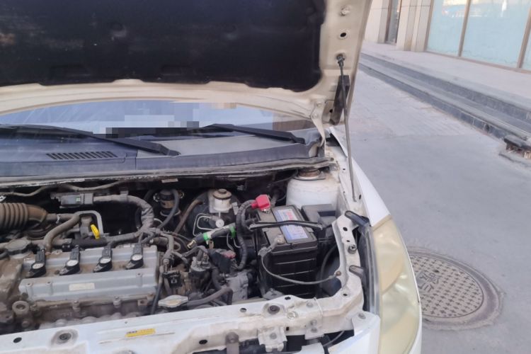 Used FAW Weizhi V2 2010 1.3L AMT Flagship Version Engine Bay Left