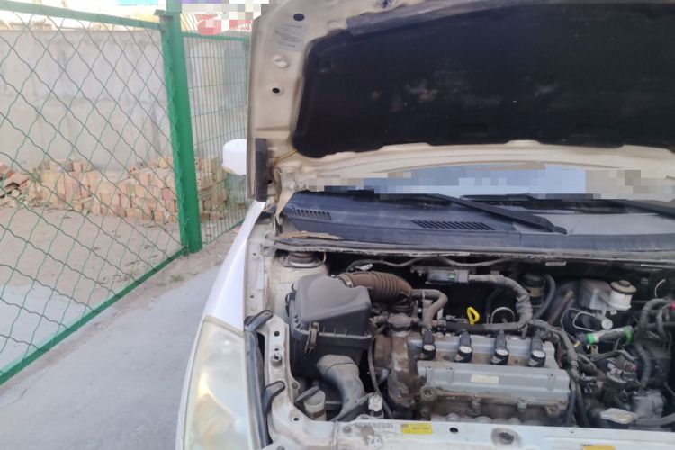 Used FAW Weizhi V2 2010 1.3L AMT Flagship Version Engine Bay Right