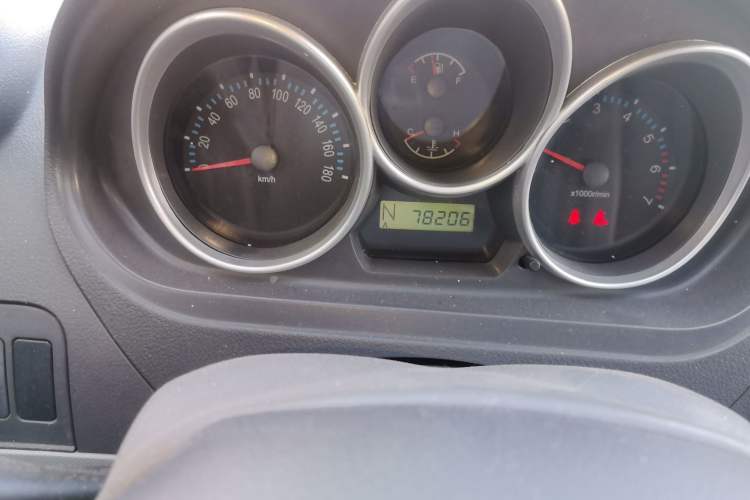 Used FAW Weizhi V2 2010 1.3L AMT Flagship Version Odometer Close Up