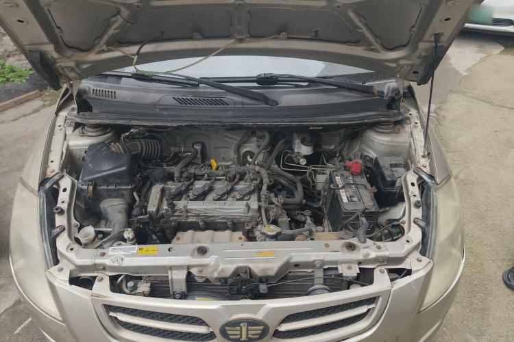 Used FAW Weizhi V2 2010 1.3L Manual Luxury Version Engine Bay