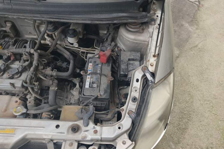 Used FAW Weizhi V2 2010 1.3L Manual Luxury Version Engine Bay Left