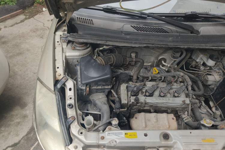 Used FAW Weizhi V2 2010 1.3L Manual Luxury Version Engine Bay Right