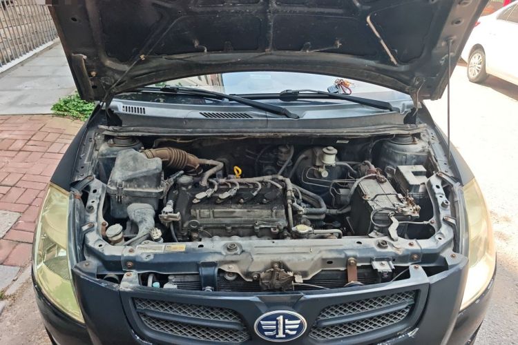 Used FAW Weizhi V2 2012 CROSS 1.3L Manual Luxury Model Engine Bay