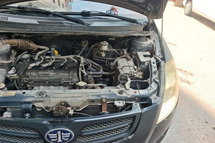 Used FAW Weizhi V2 2012 CROSS 1.3L Manual Luxury Model Engine Bay Left