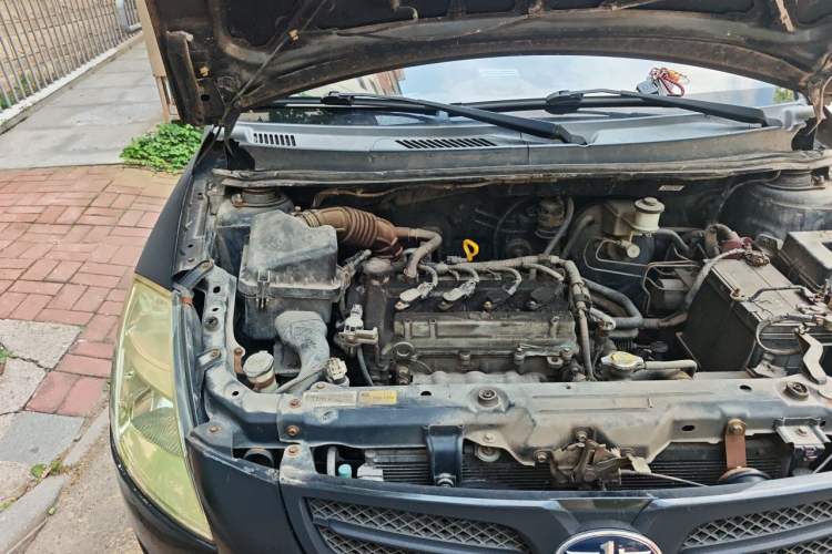 Used FAW Weizhi V2 2012 CROSS 1.3L Manual Luxury Model Engine Bay Right