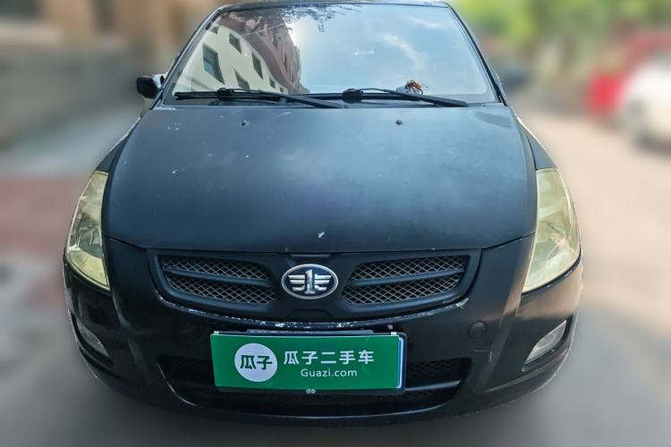 Used FAW Weizhi V2 2012 CROSS 1.3L Manual Luxury Model Front