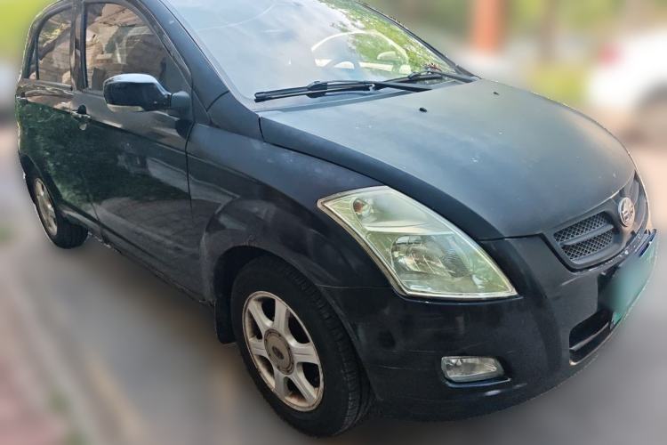Used FAW Weizhi V2 2012 CROSS 1.3L Manual Luxury Model Front Right 45 Deg