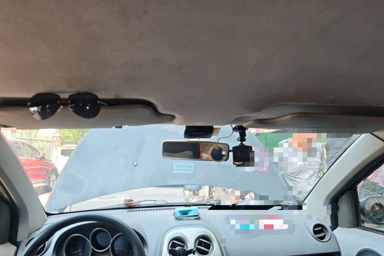 Used FAW Weizhi V2 2012 CROSS 1.3L Manual Luxury Model Headliner