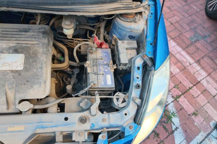 Used FAW Weizhi V2 2012 CROSS 1.3L Manual Luxury Model Engine Bay Left
