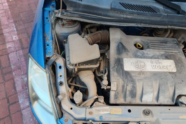 Used FAW Weizhi V2 2012 CROSS 1.3L Manual Luxury Model Engine Bay Right