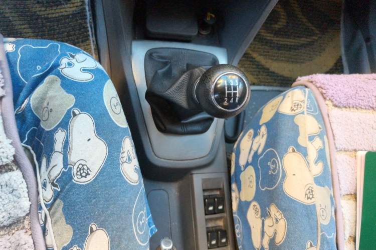 Used FAW Weizhi V2 2012 CROSS 1.3L Manual Luxury Model Gear Lever