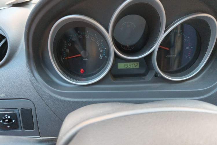 Used FAW Weizhi V2 2012 CROSS 1.3L Manual Luxury Model Odometer Close Up