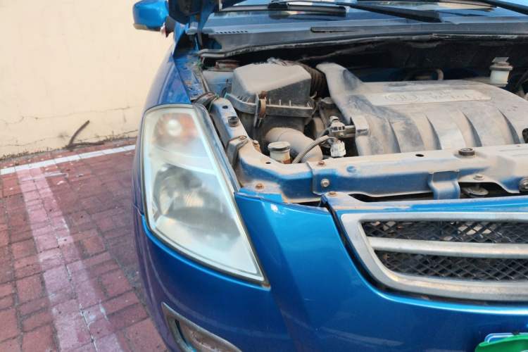 Used FAW Weizhi V2 2012 CROSS 1.3L Manual Luxury Model Right Front Headlight