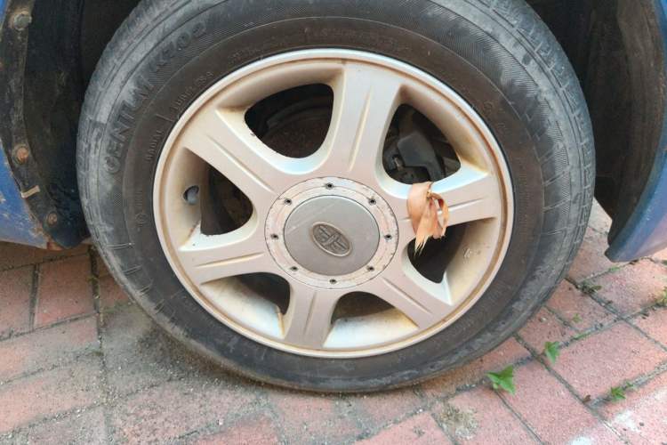 Used FAW Weizhi V2 2012 CROSS 1.3L Manual Luxury Model Right Front Wheel Hub