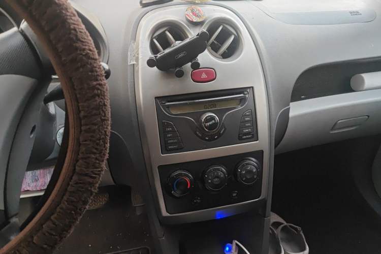 Used FAW Weizhi V2 2012 CROSS 1.3L AMT Flagship Model Audio And AC Panel