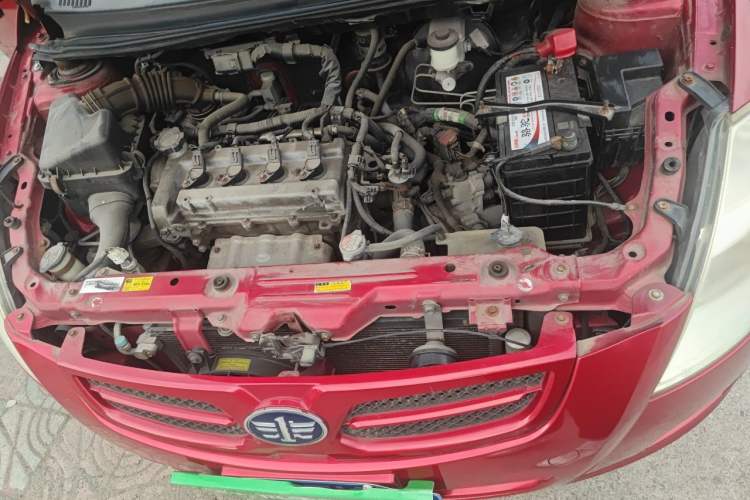Used FAW Weizhi V2 2012 CROSS 1.3L AMT Flagship Model Engine Bay