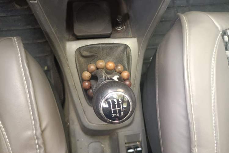 Used FAW Weizhi V2 2012 CROSS 1.3L Manual Luxury Model Gear Lever