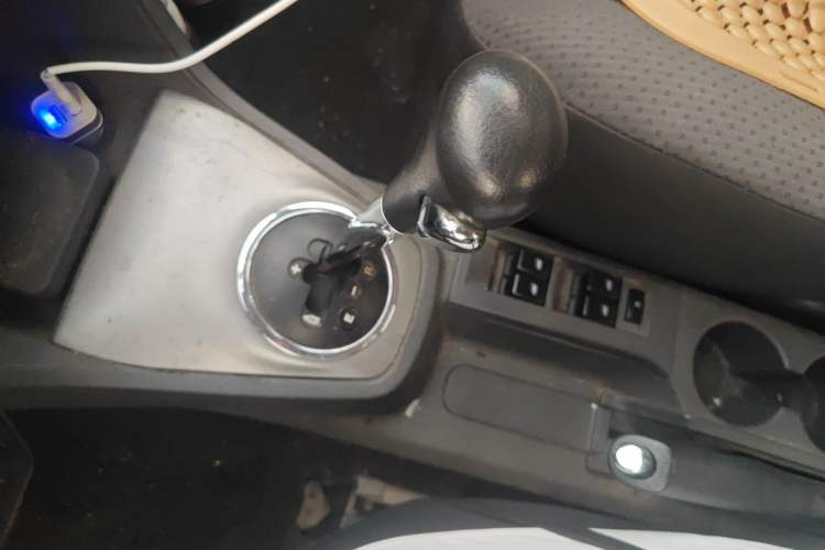 Used FAW Weizhi V2 2012 CROSS 1.3L AMT Flagship Model Gear Lever