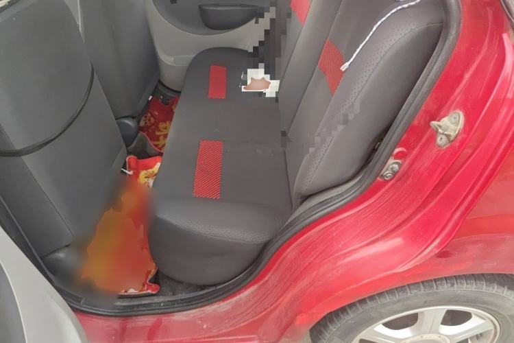 Used FAW Weizhi V2 2012 CROSS 1.3L AMT Flagship Model Left Rear Seat