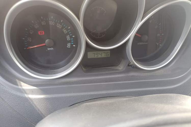 Used FAW Weizhi V2 2012 CROSS 1.3L Manual Luxury Model Odometer Close Up