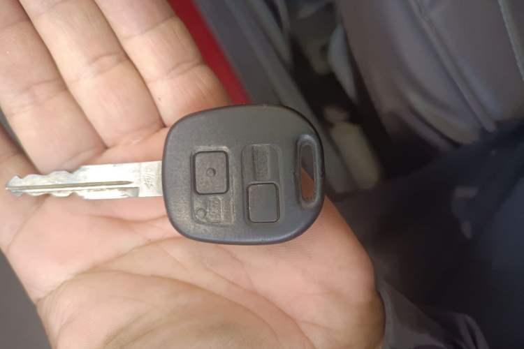 Used FAW Weizhi V2 2012 CROSS 1.3L Manual Luxury Model Vehicle Key