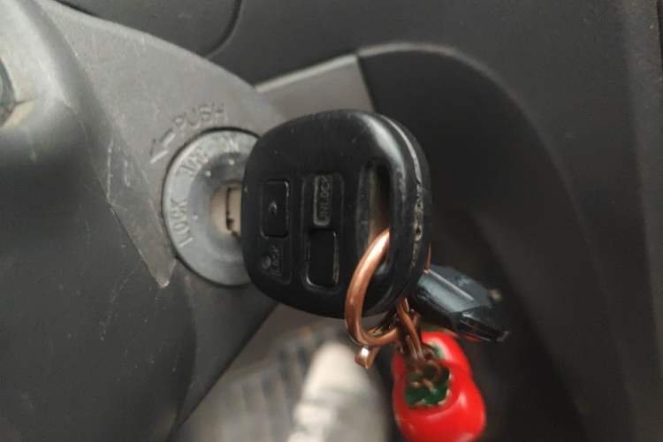 Used FAW Weizhi V2 2012 CROSS 1.3L AMT Flagship Model Vehicle Key