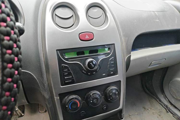 Used FAW Weizhi V2 2012 CROSS 1.3L Manual Luxury Model Audio And AC Panel