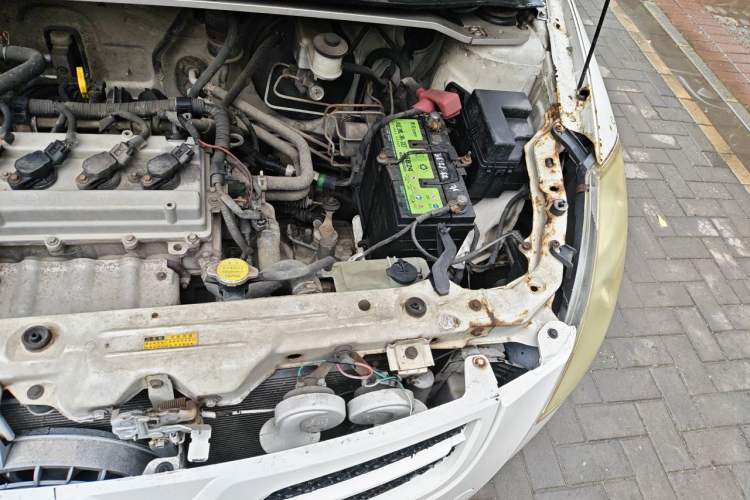 Used FAW Weizhi V2 2012 CROSS 1.3L Manual Luxury Model Engine Bay Left