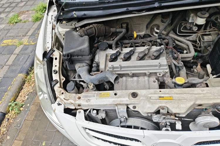 Used FAW Weizhi V2 2012 CROSS 1.3L Manual Luxury Model Engine Bay Right