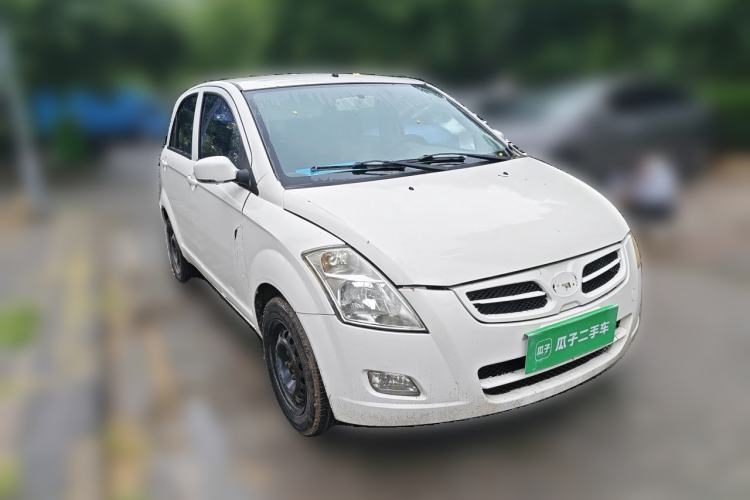 Used FAW Weizhi V2 2012 CROSS 1.3L Manual Luxury Model Front Right 45 Deg