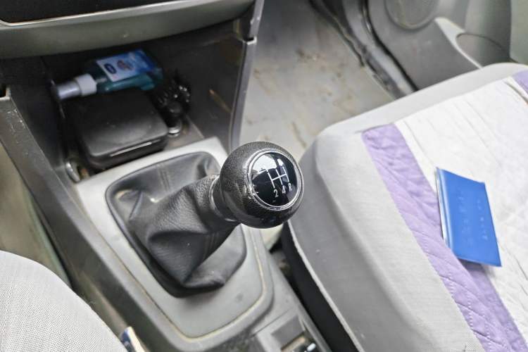 Used FAW Weizhi V2 2012 CROSS 1.3L Manual Luxury Model Gear Lever