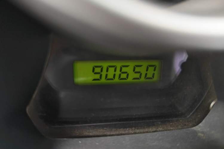 Used FAW Weizhi V2 2012 CROSS 1.3L Manual Luxury Model Odometer Close Up