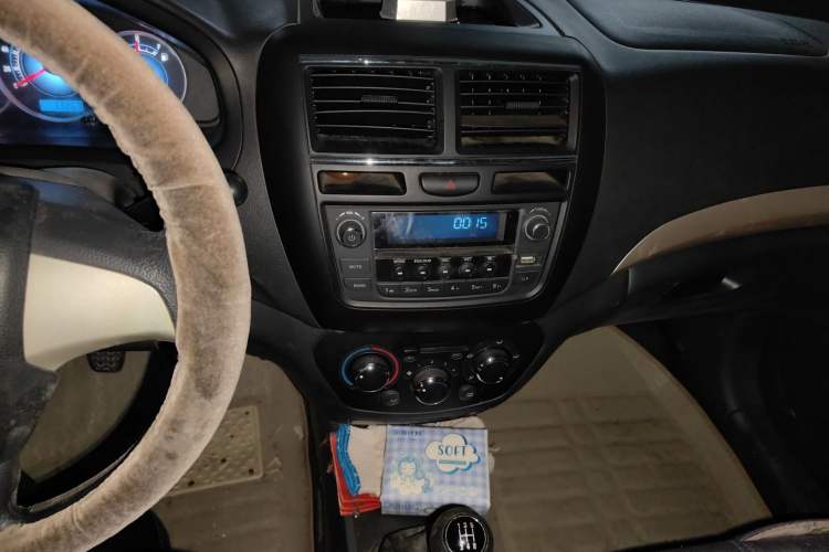 Used FAW Weizhi V5 2012 1.5L Manual Entry-Level Trim Audio And AC Panel