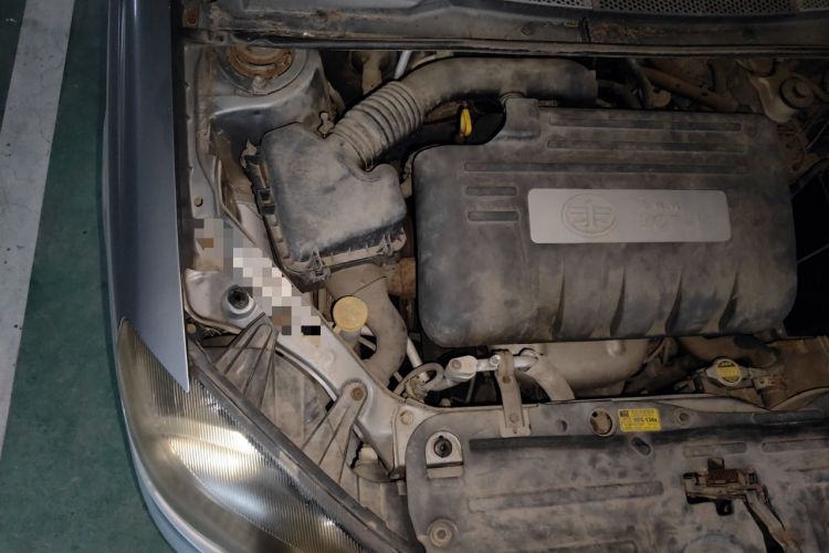 Used FAW Weizhi V5 2012 1.5L Manual Entry-Level Trim Engine Bay Right