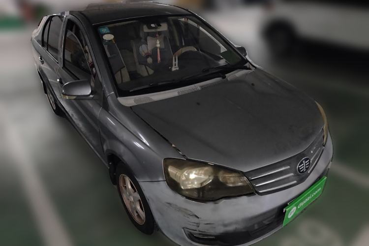 Used FAW Weizhi V5 2012 1.5L Manual Entry-Level Trim Front Right 45 Deg
