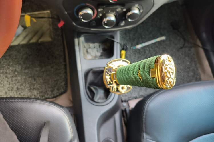 Used FAW Weizhi V5 2012 1.5L Manual Elite Edition Gear Lever