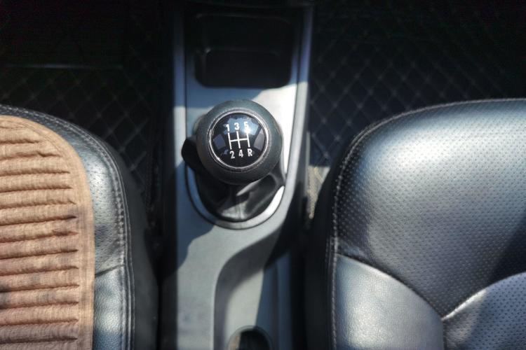 Used FAW Weizhi V5 2012 1.5L Manual Elite Edition Gear Lever