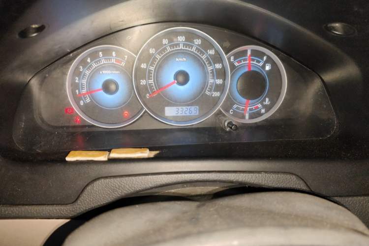 Used FAW Weizhi V5 2012 1.5L Manual Entry-Level Trim Odometer Close Up