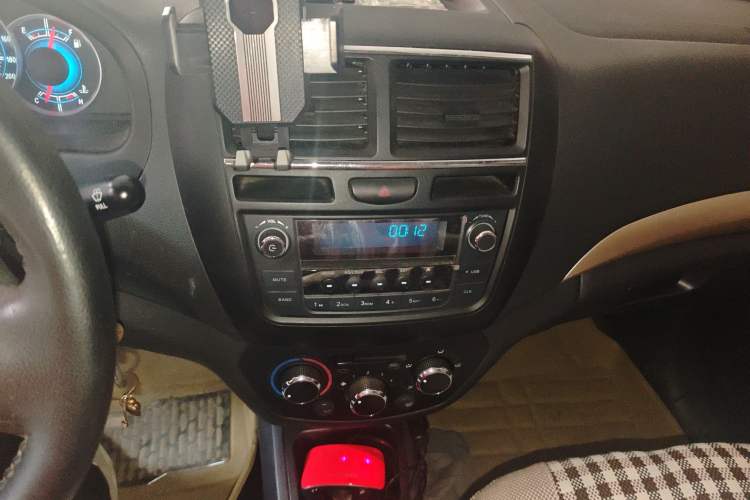Used FAW Weizhi V5 2012 1.5L Manual Entry-Level Trim Audio And AC Panel