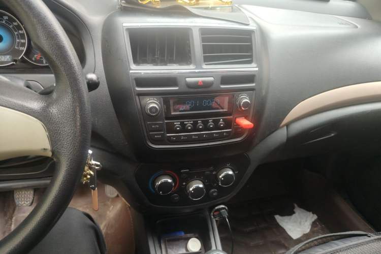 Used FAW Weizhi V5 2012 1.5L Manual Elite Edition Audio And AC Panel