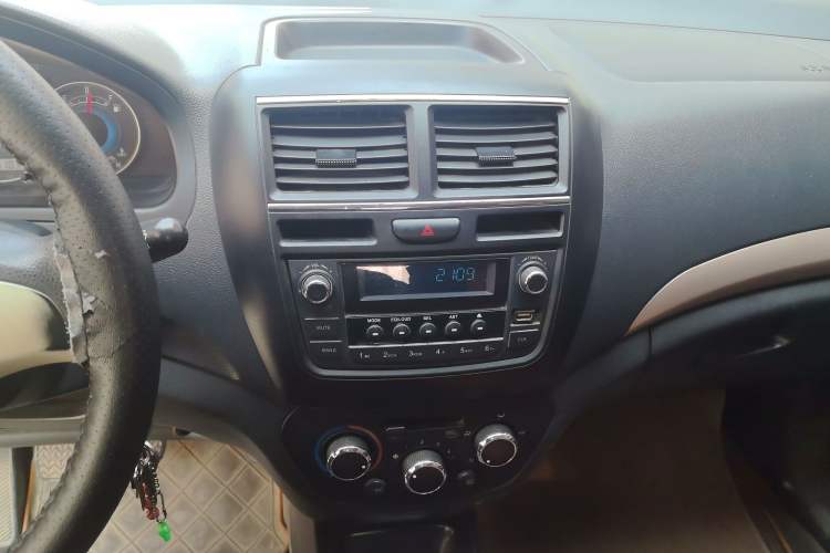 Used FAW Weizhi V5 2012 1.5L Manual Standard Edition Audio And AC Panel