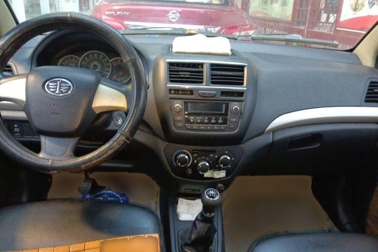 Used FAW Weizhi V5 2012 1.5L Manual Standard Edition Center Console