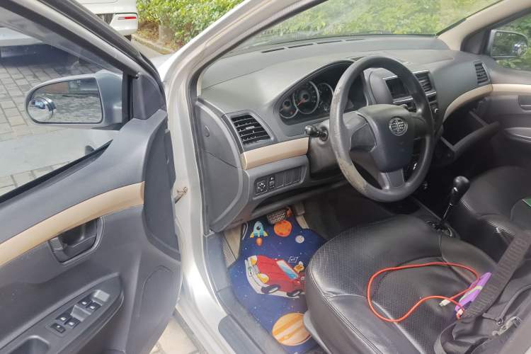 Used FAW Weizhi V5 2012 1.5L AMT Flagship Edition Driver Seat