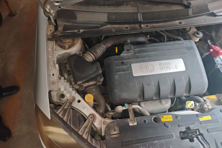 Used FAW Weizhi V5 2012 1.5L Manual Entry-Level Trim Engine Bay Right
