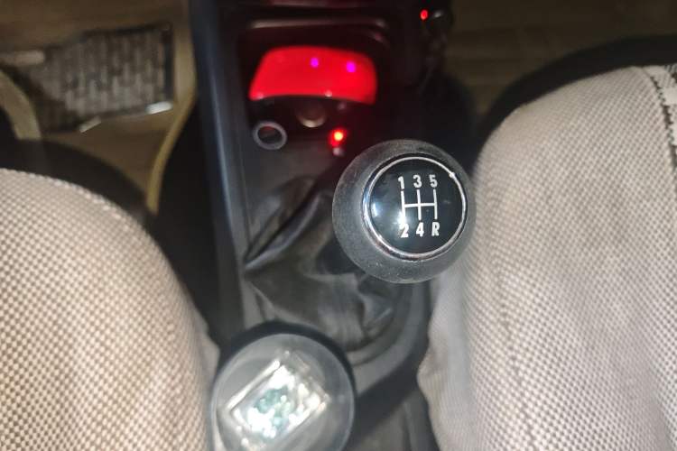 Used FAW Weizhi V5 2012 1.5L Manual Entry-Level Trim Gear Lever