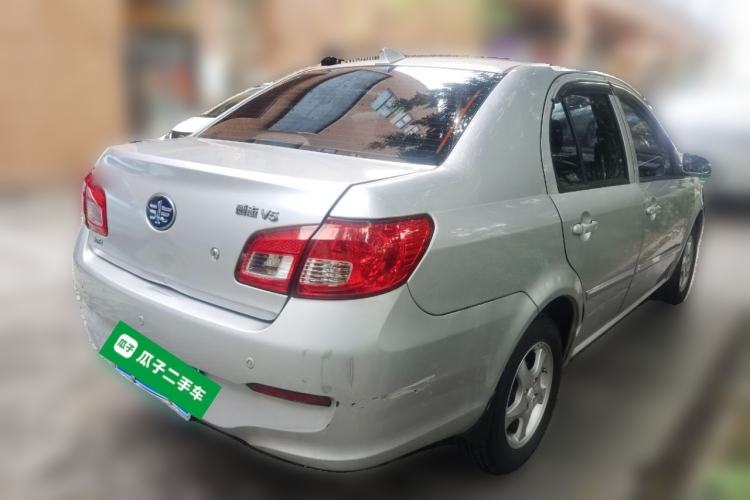 Used FAW Weizhi V5 2012 1.5L AMT Flagship Edition Rear Right 45 Deg