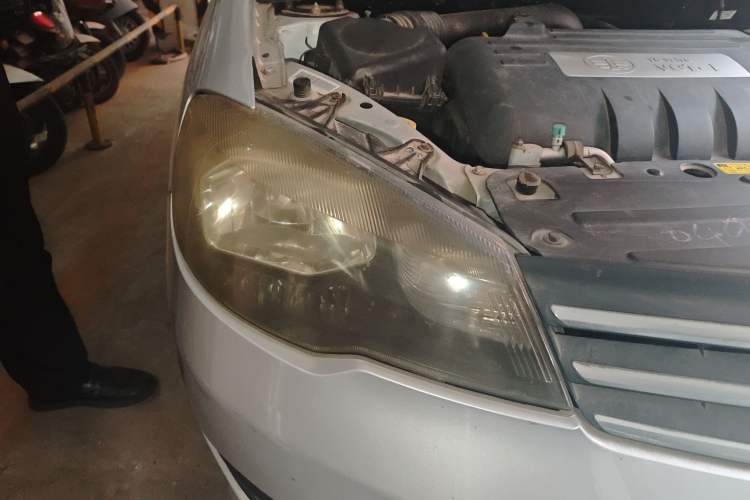Used FAW Weizhi V5 2012 1.5L Manual Entry-Level Trim Right Front Headlight