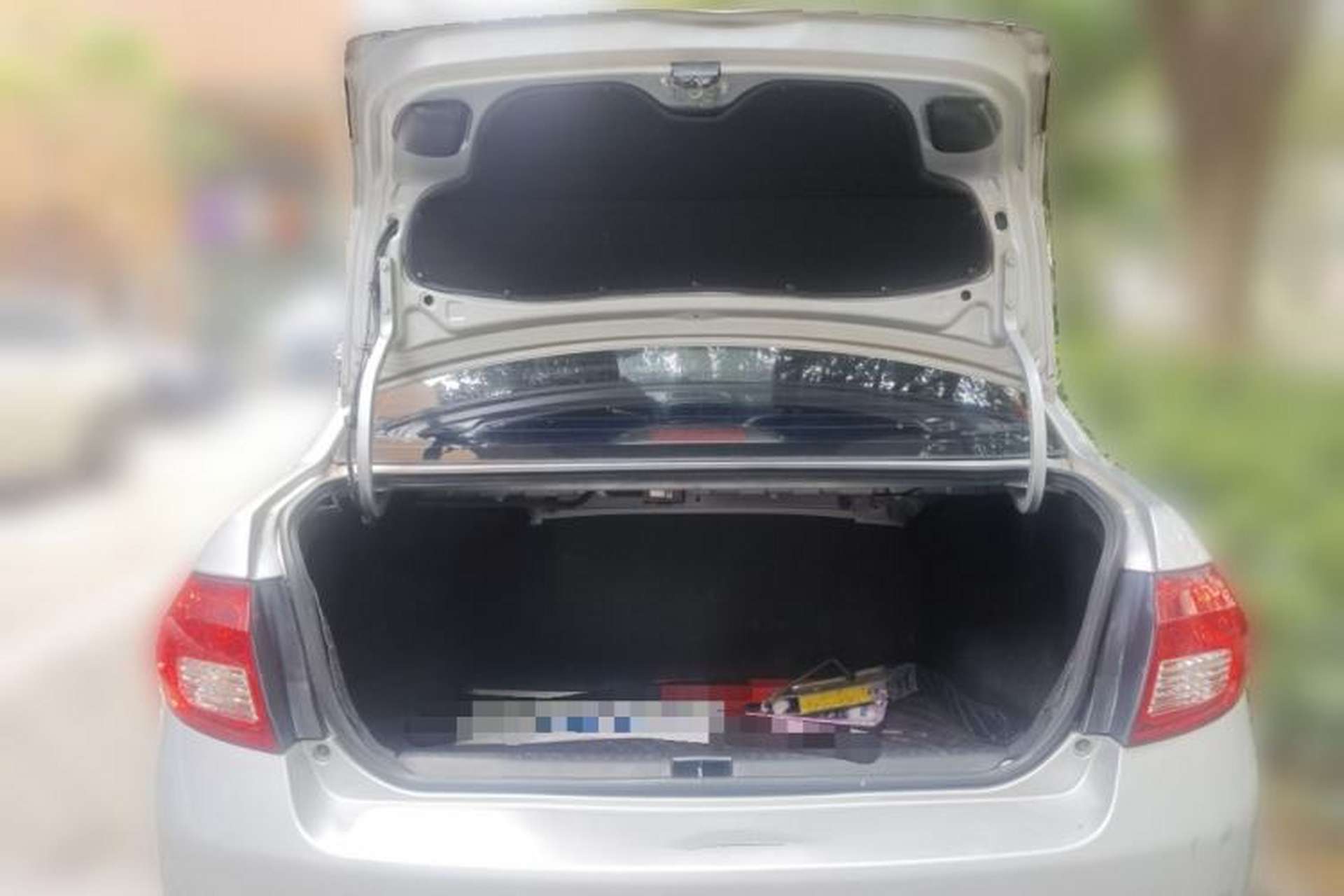Used FAW Weizhi V5 2012 1.5L AMT Flagship Edition Trunk